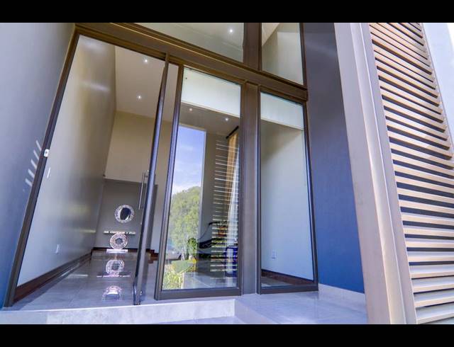 5 BEDROOM PROPERTY TO RENT IN COPPERLEAF ESTATE